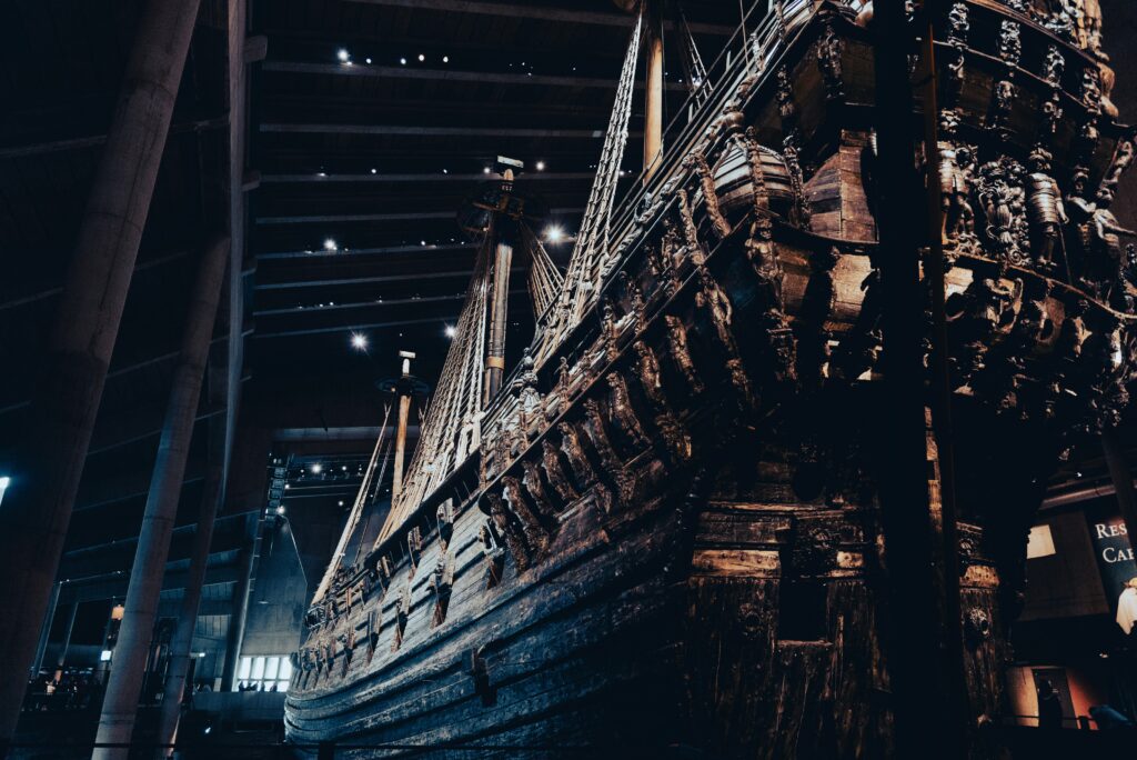 A large boat in Vasa museum
